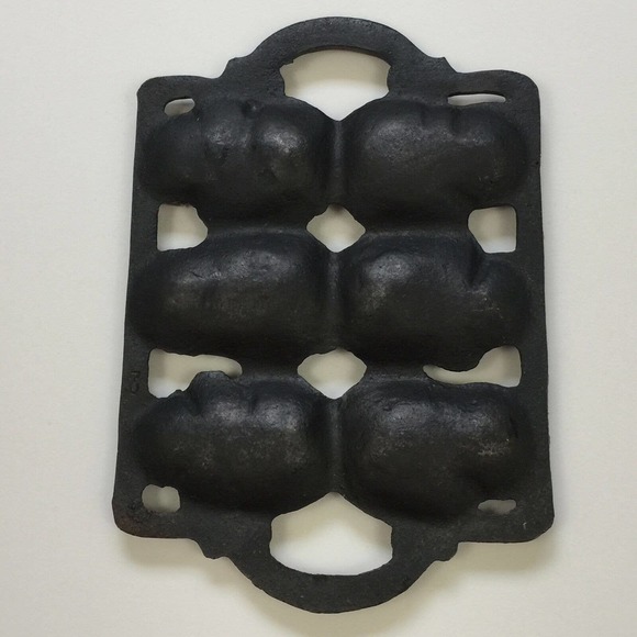 Vintage Cast Iron Snowman Mold Baking Pan Cookie Muffin Corn Bread Jello Crafts - Picture 4 of 7